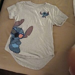 Stitch Graphic Short Sleeve Tee - Light Gray/Blue